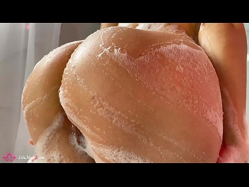 ❤️ Bruneta își masturbează păsărica cu un vibrator până la orgasm intens în duș ️❌ at us ❌️