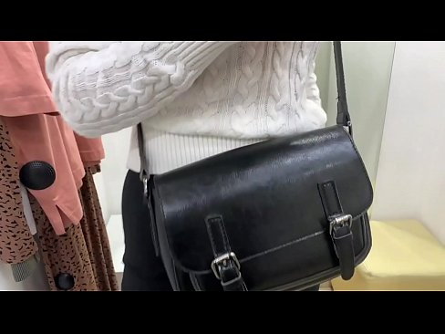 ❤️ Masturbarea în public a tinerei târfe FeralBerry cu un dildo în cabina de probă ️❌ at us ❌️